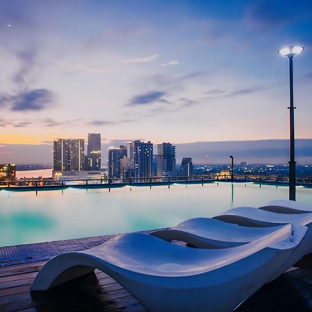 Hotel Serviced Condo Unique Infinity Pool With Mekong River View بنوم بنه المظهر الخارجي الصورة